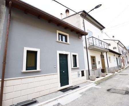 Bed and Breakfast ...Ecche Se Dorme Castelvecchio Subequo Exterior foto