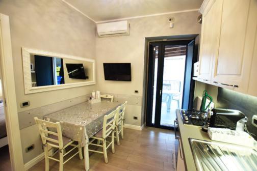 Bed and Breakfast ...Ecche Se Dorme Castelvecchio Subequo Exterior foto